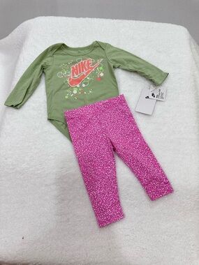 Girl’s Nike Green Long-Sleeve Bodysuit with Pink Speckled Leggings